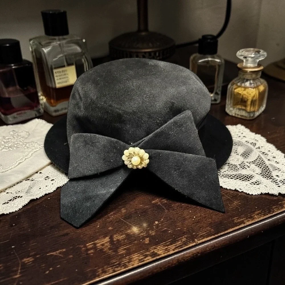 Vintage Black Fur Felt Pillbox Hat Front Bow Faux Pearl Union Made 1950s‎ 1960s